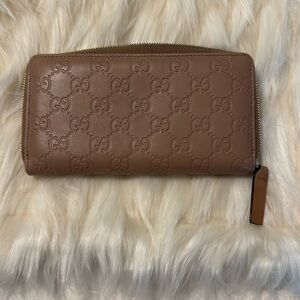 Authentic Gucci zippy wallet